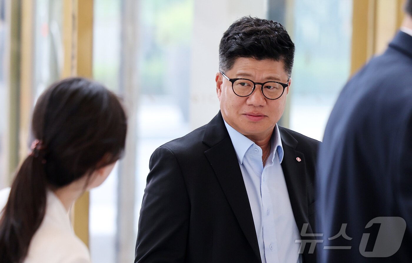 본문 이미지 - 강병구 롯데글로벌로지스 대표이사가 15일 서울 송파구 잠실 롯데월드타워에서 열린 2026 하반기 롯데 VCM(Value Creation Meeting, 사장단회의)에 참석하고 있다. 2026.7.15 ⓒ 뉴스1 김성진 기자