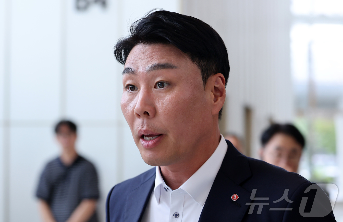 (서울=뉴스1) 김성진 기자 = 정현석 롯데백화점 대표이사가 15일 서울 송파구 잠실 롯데월드타워에서 열린 2026 하반기 롯데 VCM(Value Creation Meeting, …