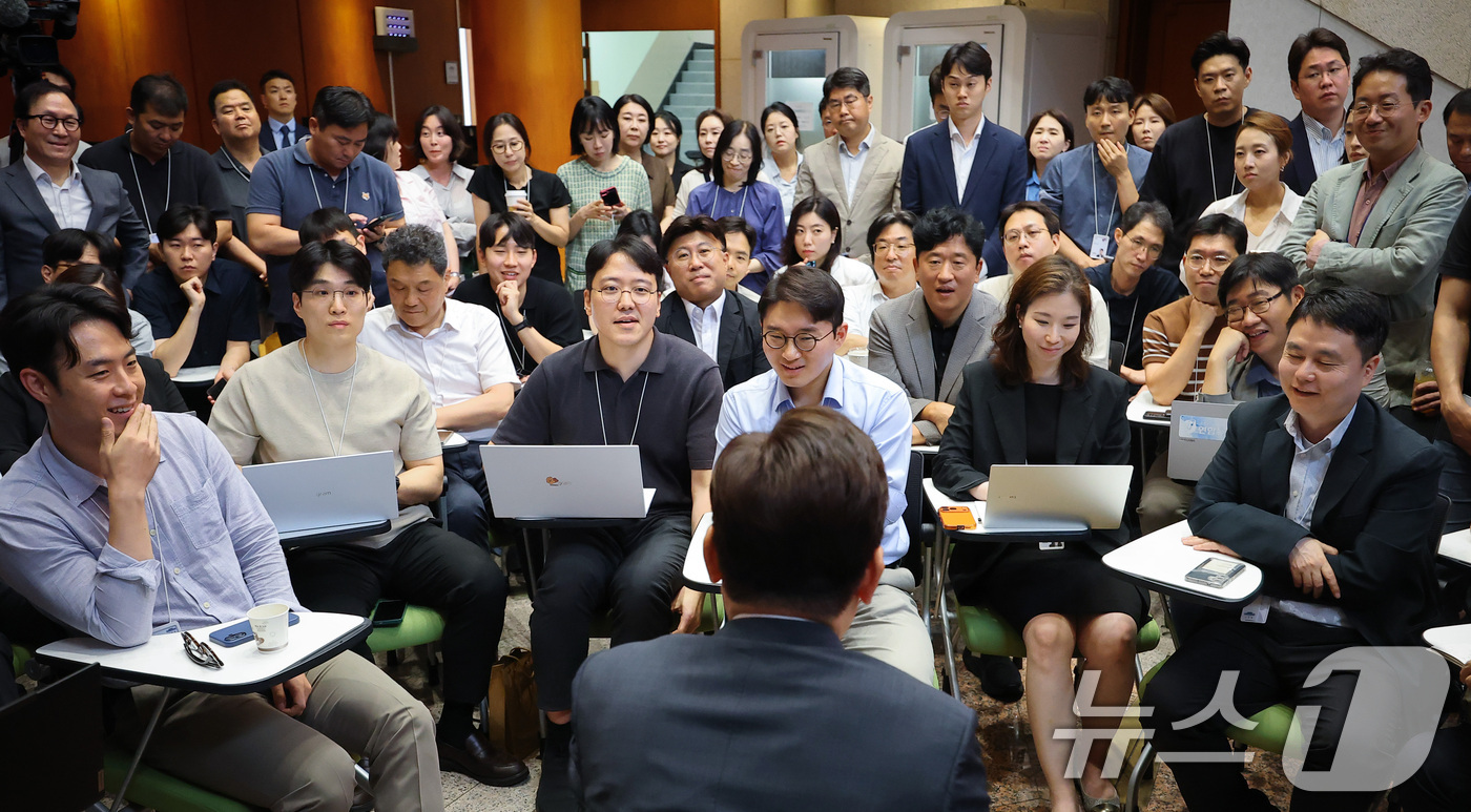 (서울=뉴스1) 허경 기자 = 이재명 대통령이 15일 청와대 춘추관에서 기자간담회를 하고 있다. (청와대통신사진기자단) 2026.7.15/뉴스1