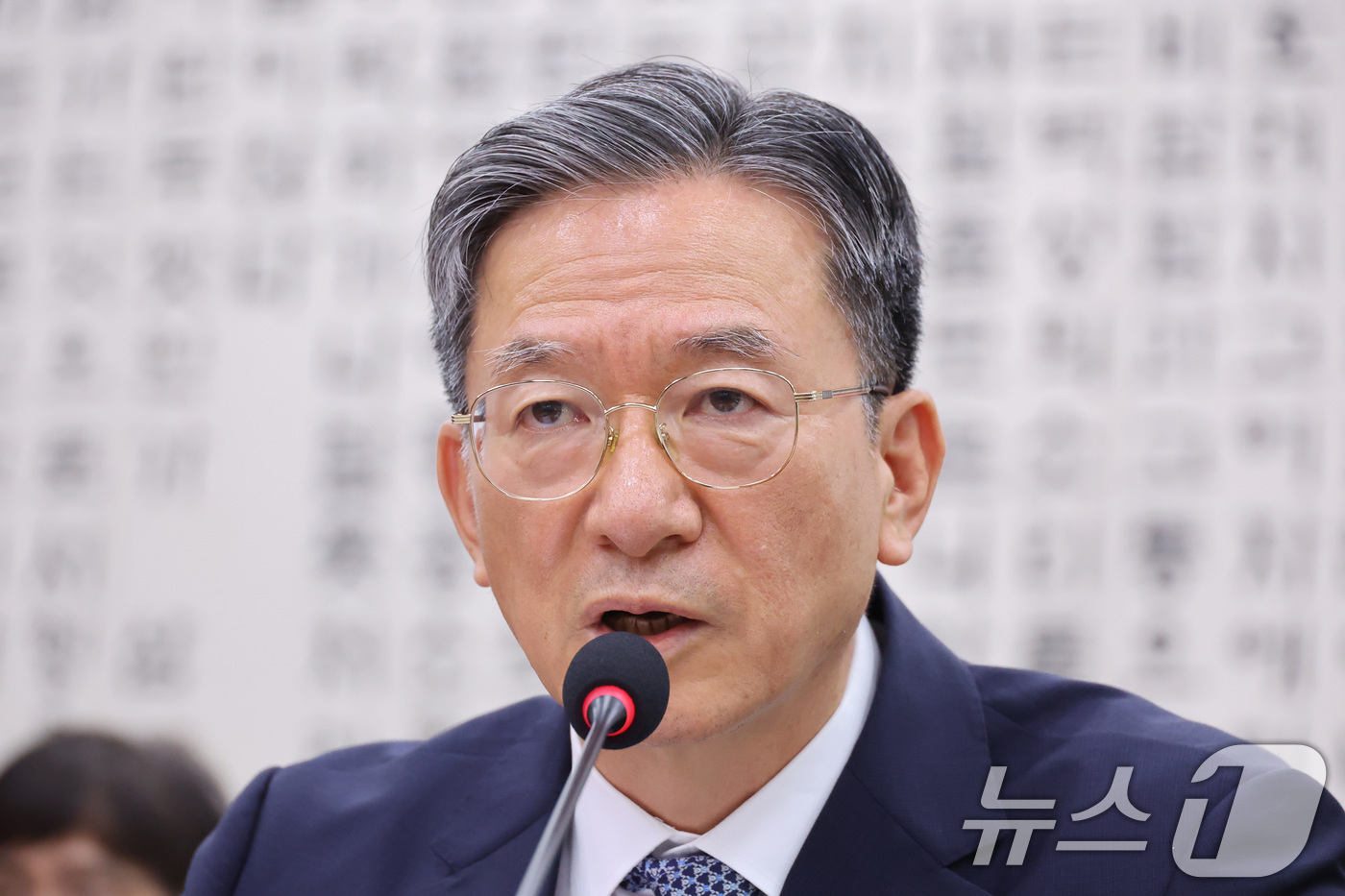 (서울=뉴스1) 신웅수 기자 = 정성호 법무부 장관이 15일 서울 여의도 국회에서 열린 법제사법위원회 전체회의에서 의원 질의에 답변하고 있다. 2026.7.15/뉴스1