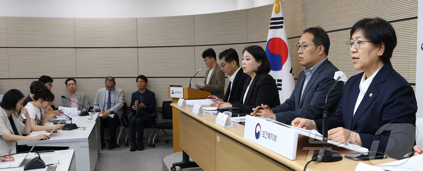 (세종=뉴스1) 김기남 기자 = 정은경 보건복지부장관이 지난 15일 세종시 정부세종청사에서 2026년 하반기 보건복지부 업무보고 내용에 대한 브리핑을 하고 있다. 2026.7.16 …