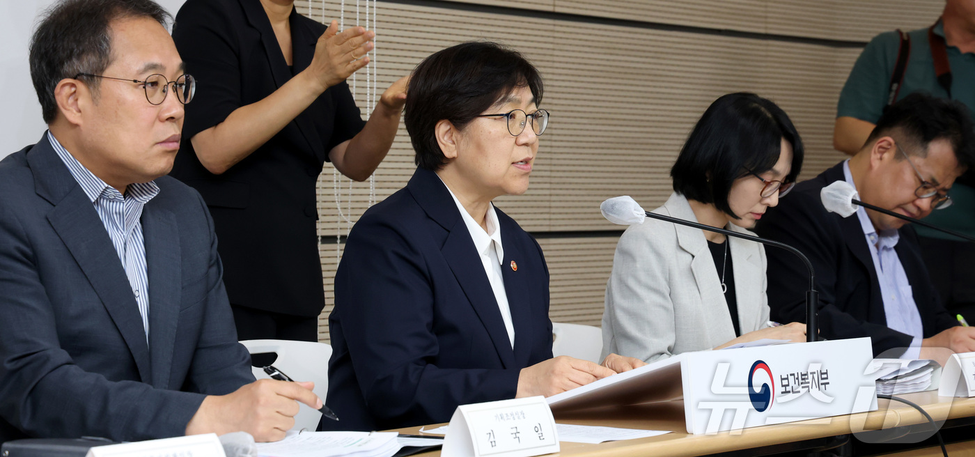 (세종=뉴스1) 김기남 기자 = 정은경 보건복지부장관이 지난 15일 세종시 정부세종청사에서 2026년 하반기 보건복지부 업무보고 내용에 대한 브리핑을 하고 있다. 2026.7.16 …
