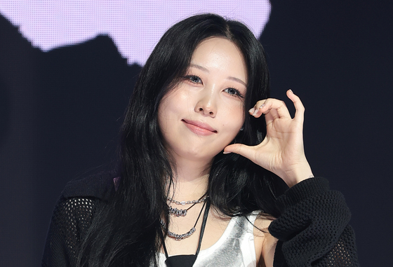 권진아, 사랑스러운 볼 하트