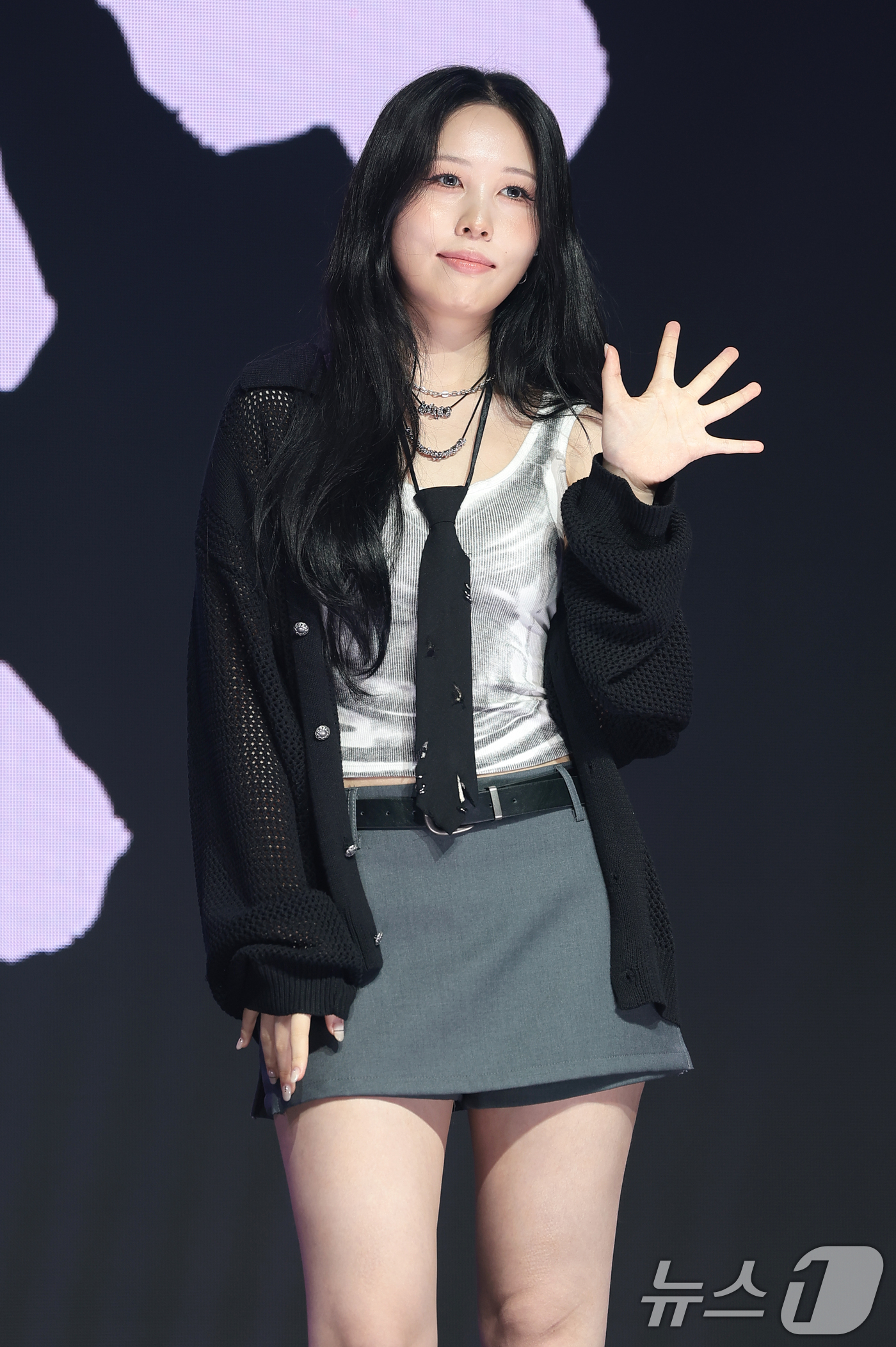 (서울=뉴스1) 권현진 기자 = 가수 권진아가 15일 서울 마포구 NOL 씨어터 합정 동양생명홀에서 열린 세 번째 EP ‘SAVE ME(세이브 미)' 발매 쇼케이스에서 포즈를 취하 …