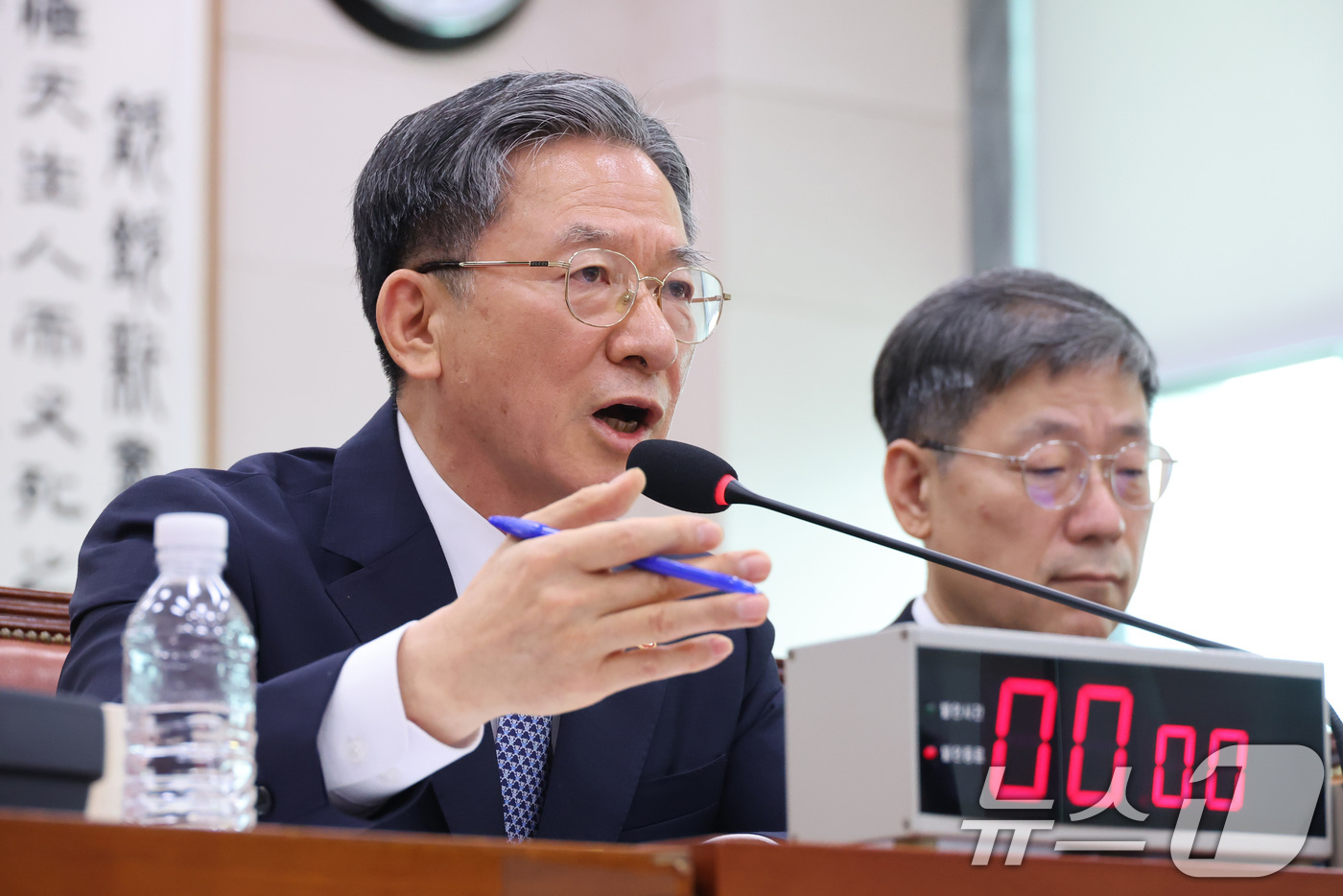 (서울=뉴스1) 신웅수 기자 = 정성호 법무부 장관이 15일 서울 여의도 국회에서 열린 법제사법위원회 전체회의에서 의원 질의에 답변하고 있다. 2026.7.15/뉴스1