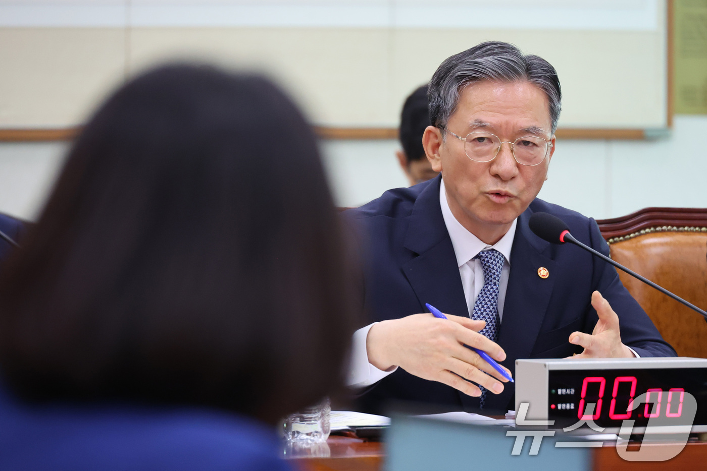 (서울=뉴스1) 신웅수 기자 = 정성호 법무부 장관이 15일 서울 여의도 국회에서 열린 법제사법위원회 전체회의에서 의원 질의에 답변하고 있다. 2026.7.15/뉴스1
