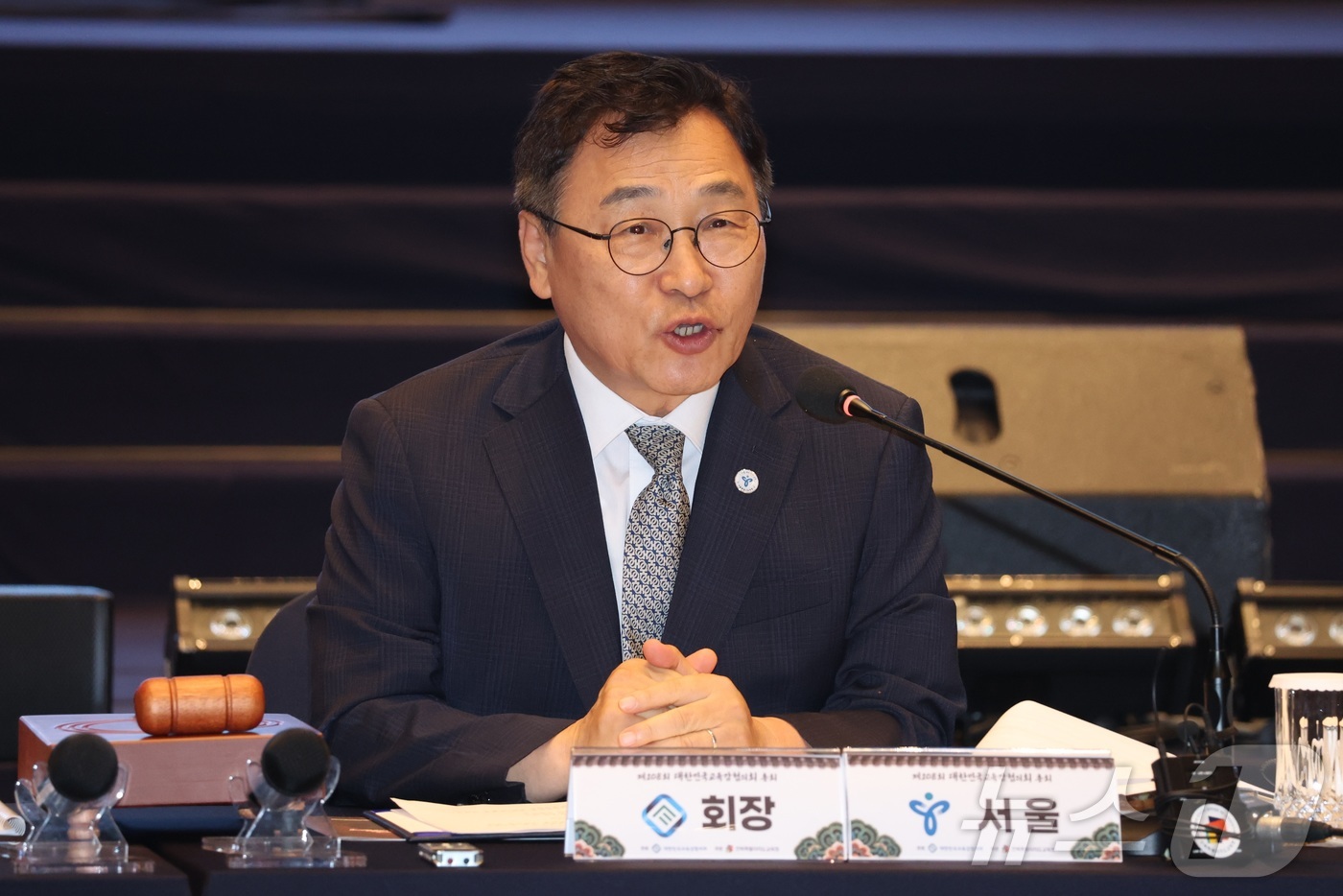 (전주=뉴스1) 유경석 기자 = 정근식 대한민국교육감협의회 회장이 15일 전북 전주시 더메이호텔에서 열린 제108회 대한민국교육감협의회 총회에서 인사말을 하고 있다. 2026.7. …