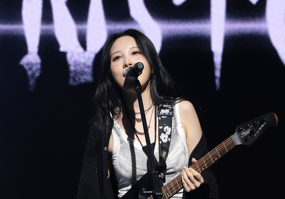 "내면의 이야기 꺼내" 권진아, 발라더 벗고 '록스타'로 컴백(종합) [N현장]