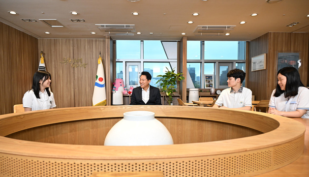 [동정] 오세훈, 예일대 여름캠프 참가 앞둔 서울런 우수학생 격려 간담회