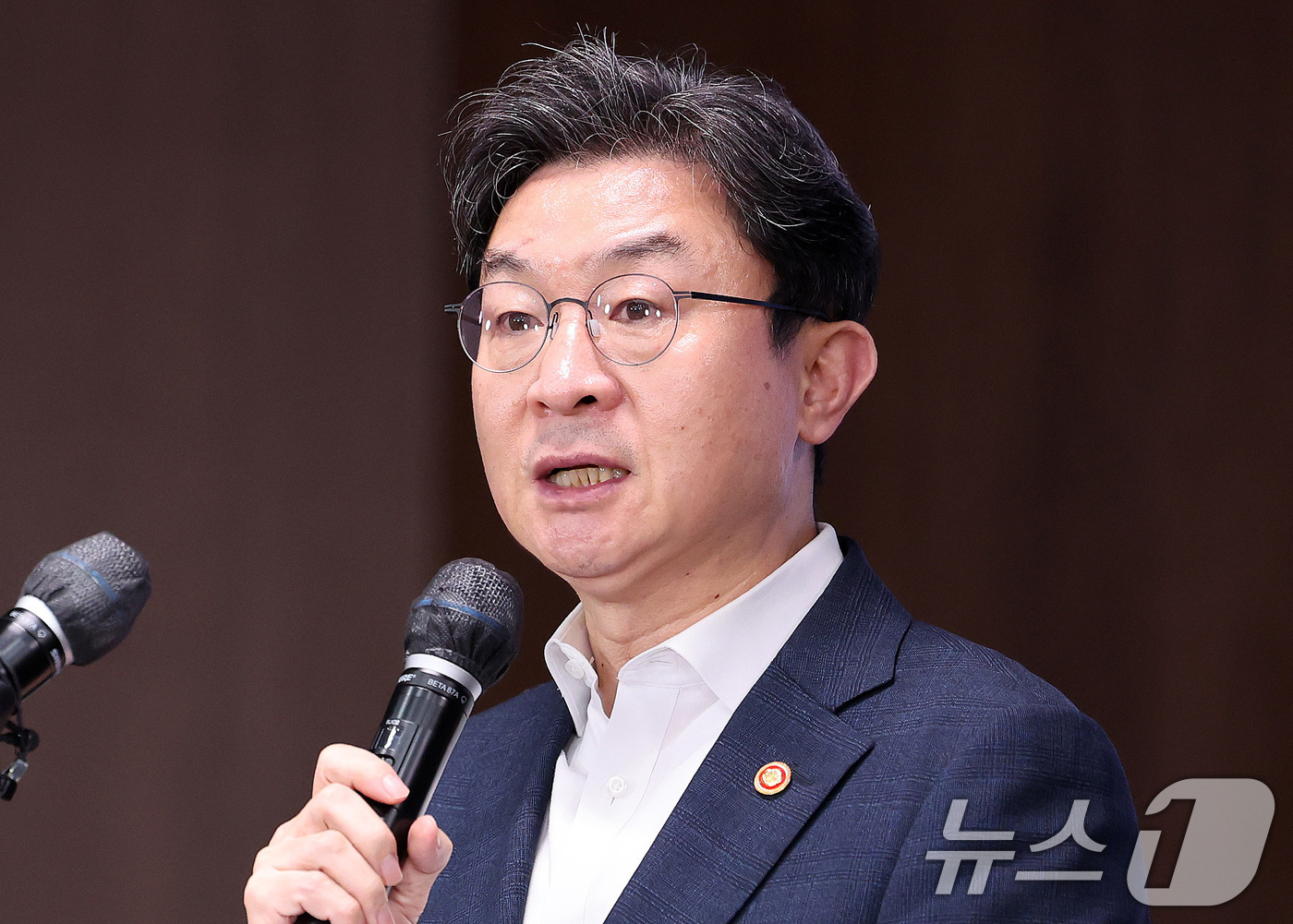 (서울=뉴스1) 박지혜 기자 = 이억원 금융위원장이 15일 서울 중구 은행회관 국제회의실에서 열린 부동산 금융정책 국민의견 경청 토론회에서 모두 발언을 하고 있다. 2026.7.1 …