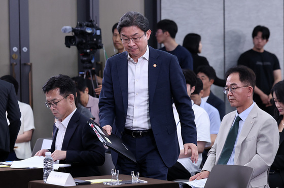 부동산 금융정책 국민의견 경청 토론회 참석한 이억원 금융위원장