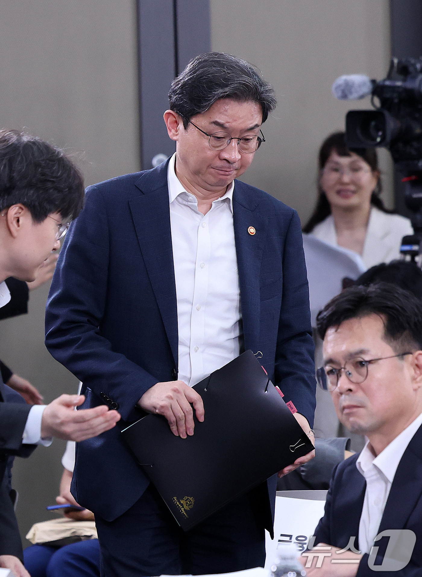 (서울=뉴스1) 박지혜 기자 = 이억원 금융위원장이 15일 서울 중구 은행회관 국제회의실에서 열린 부동산 금융정책 국민의견 경청 토론회에 참석하고 있다. 2026.7.15/뉴스1