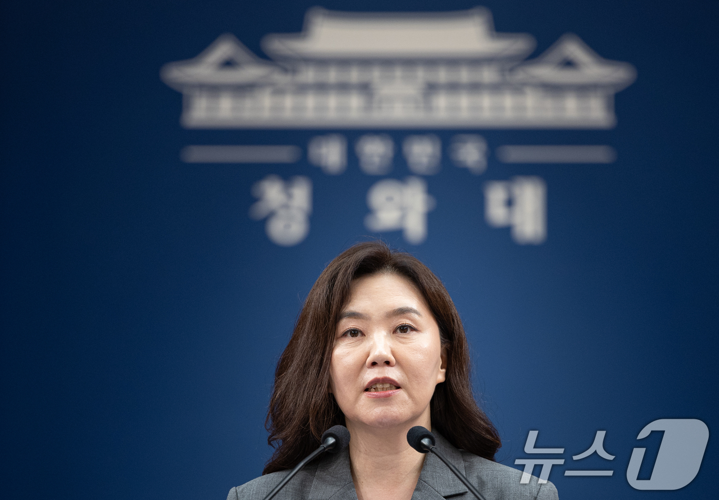 (서울=뉴스1) 이재명 기자 = 강유정 수석대변인이 15일 청와대 춘추관에서 이재명 대통령 지시사항 관련 브리핑을 하고 있다. 2026.7.15/뉴스1