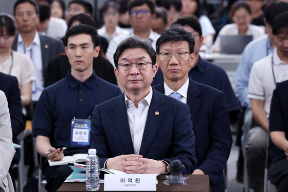 이억원 금융위원장 "부동산 금융 정책, 국민 현실 담아 만들 것"