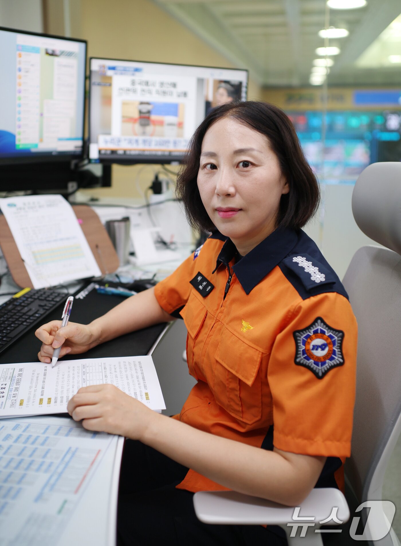 본문 이미지 - 허선경 경기도소방재난본부 119종합상황실 상황관리담당관이 15일 경기 수원시 팔달구 경기도소방재난본부 119종합상황실에서 뉴스1과 인터뷰를 진행하기 전 포즈를 취하고 있다. 2026.7.15 ⓒ 뉴스1 김영운 기자