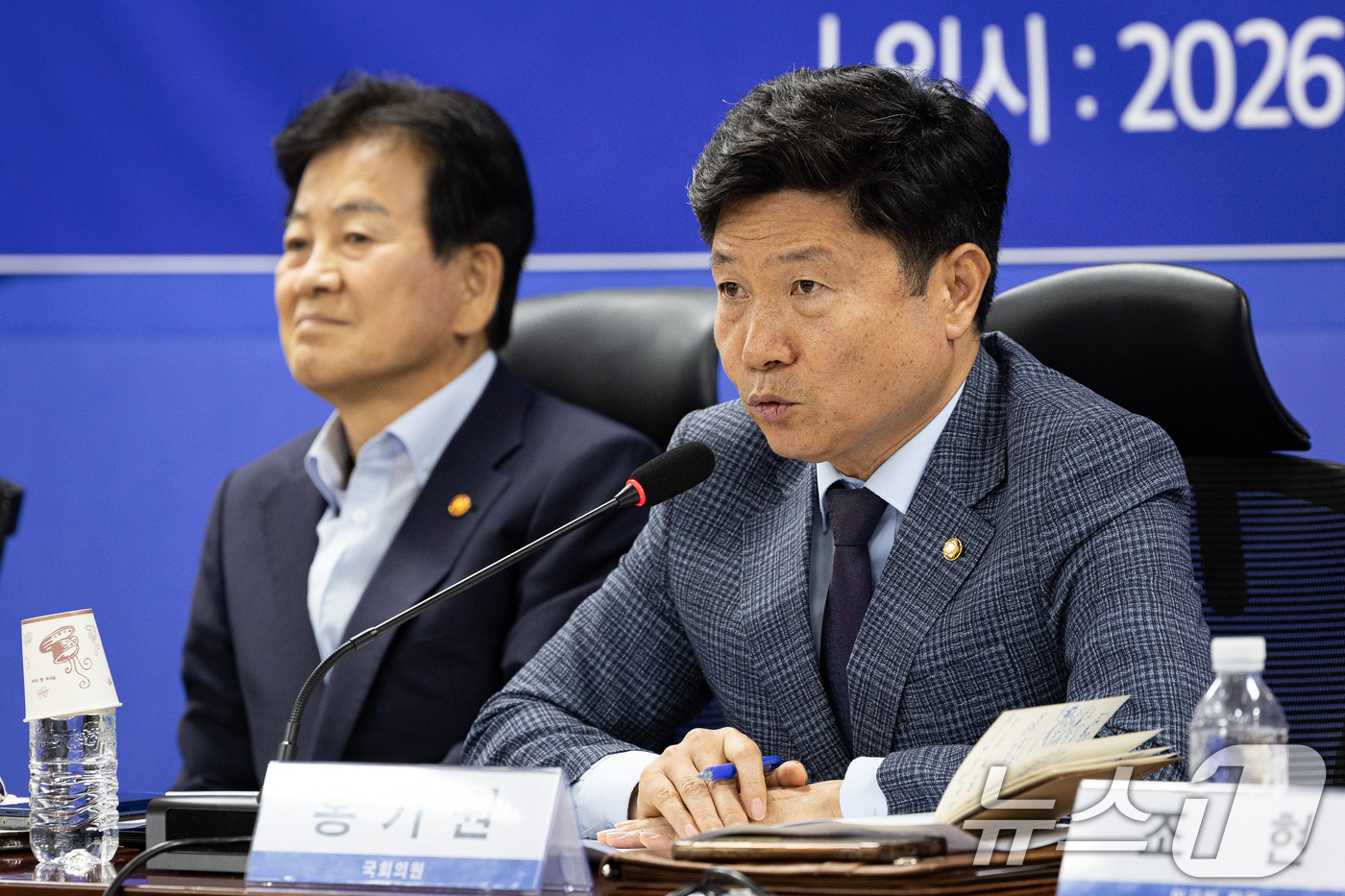 (서울=뉴스1) 유승관 기자 = 국회 외교통일위원회 홍기원 더불어민주당 간사가 15일 서울 여의도 국회 의원회관에서 열린 외교통일위원회 당정협의에서 인사말을 하고 있다. 2026. …