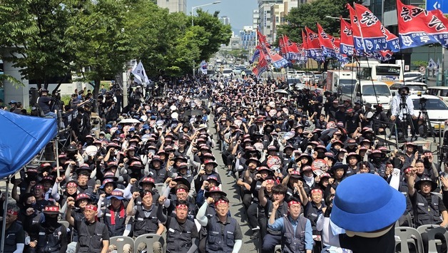 "원청이 교섭 나서라"…금속노조 울산 시청앞 1500명 총파업대회