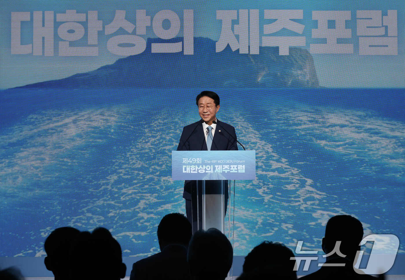 (서울=뉴스1) = 조정식 국회의장이 15일 제주 신라호텔에서 열린 ‘제49회 대한상의 제주포럼’에서 축사를 하고 있다. (대한상의 제공. 재판매 및 DB 금지) 2026.7.15 …