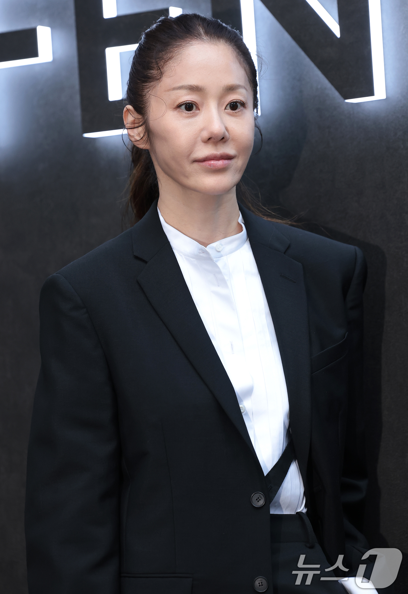(서울=뉴스1) 권현진 기자 = 배우 고현정이 15일 오후 서울 강남구 팔라초 펜디 서울에서 열린 마리아 그라치아 키우리의 데뷔 컬렉션 론칭 행사에 참석해 포즈를 취하고 있다. 2 …