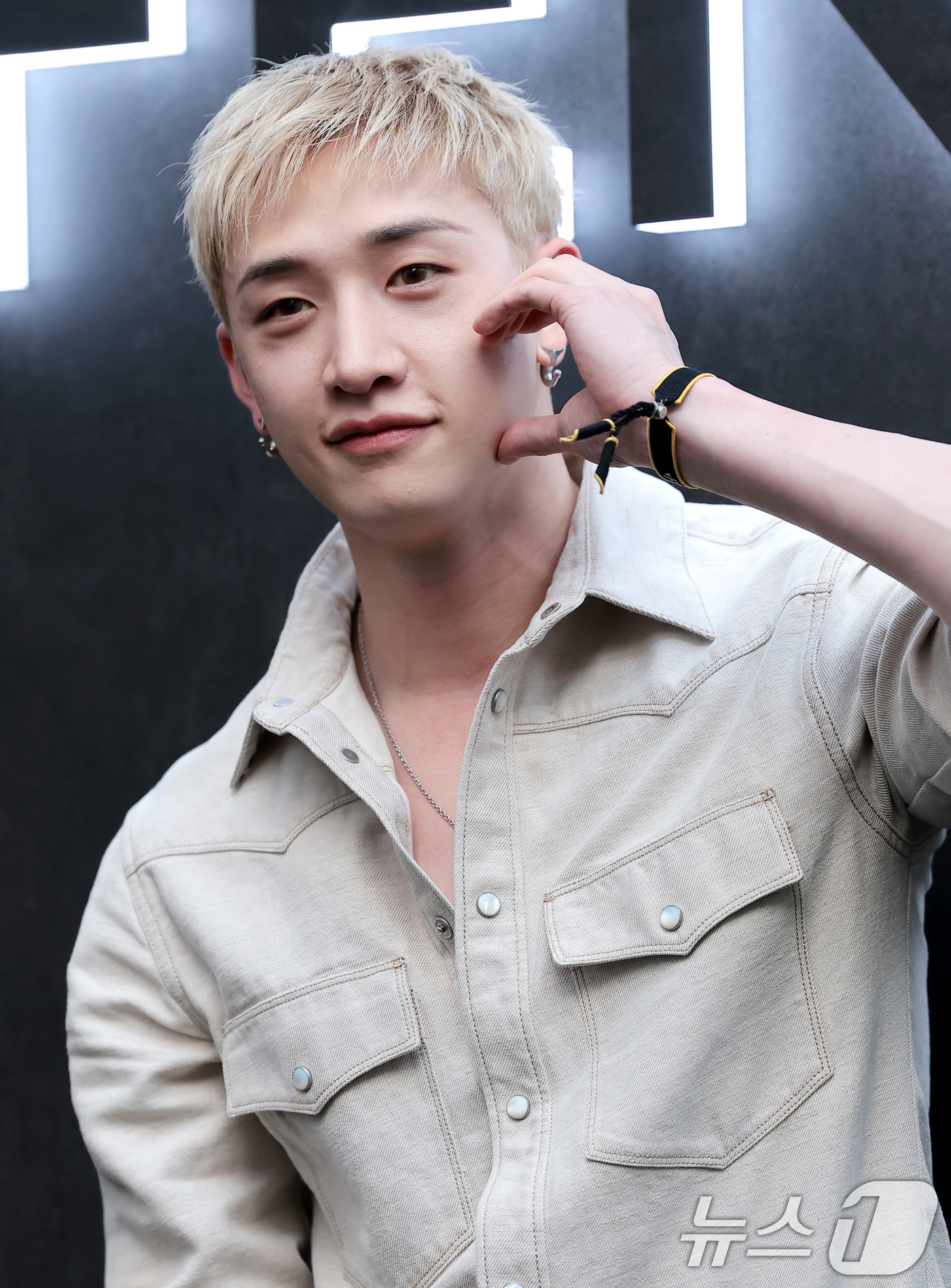 (서울=뉴스1) 권현진 기자 = 스트레이 키즈 방찬이 15일 오후 서울 강남구 팔라초 펜디 서울에서 열린 마리아 그라치아 키우리의 데뷔 컬렉션 론칭 행사에 참석해 포즈를 취하고 있 …