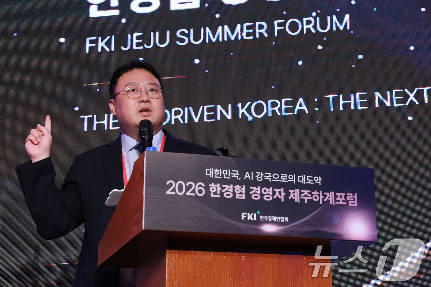 (서울=뉴스1) = 최재식 카이스트 지정석좌교수가 15일 제주시 롯데호텔에서 열린 ‘2026 한경협 경영자 제주하계포럼’에서 기조강연을 하고 있다.(한국경제인협회 제공. 재판매 및 …