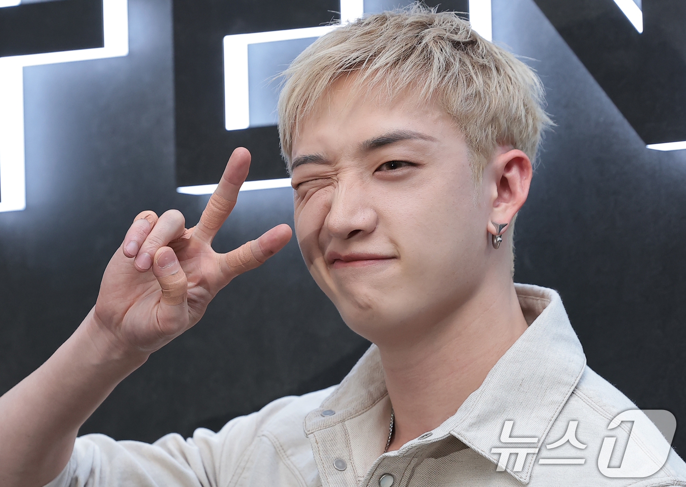 (서울=뉴스1) 권현진 기자 = 스트레이 키즈 방찬이 15일 오후 서울 강남구 팔라초 펜디 서울에서 열린 마리아 그라치아 키우리의 데뷔 컬렉션 론칭 행사에 참석해 포즈를 취하고 있 …