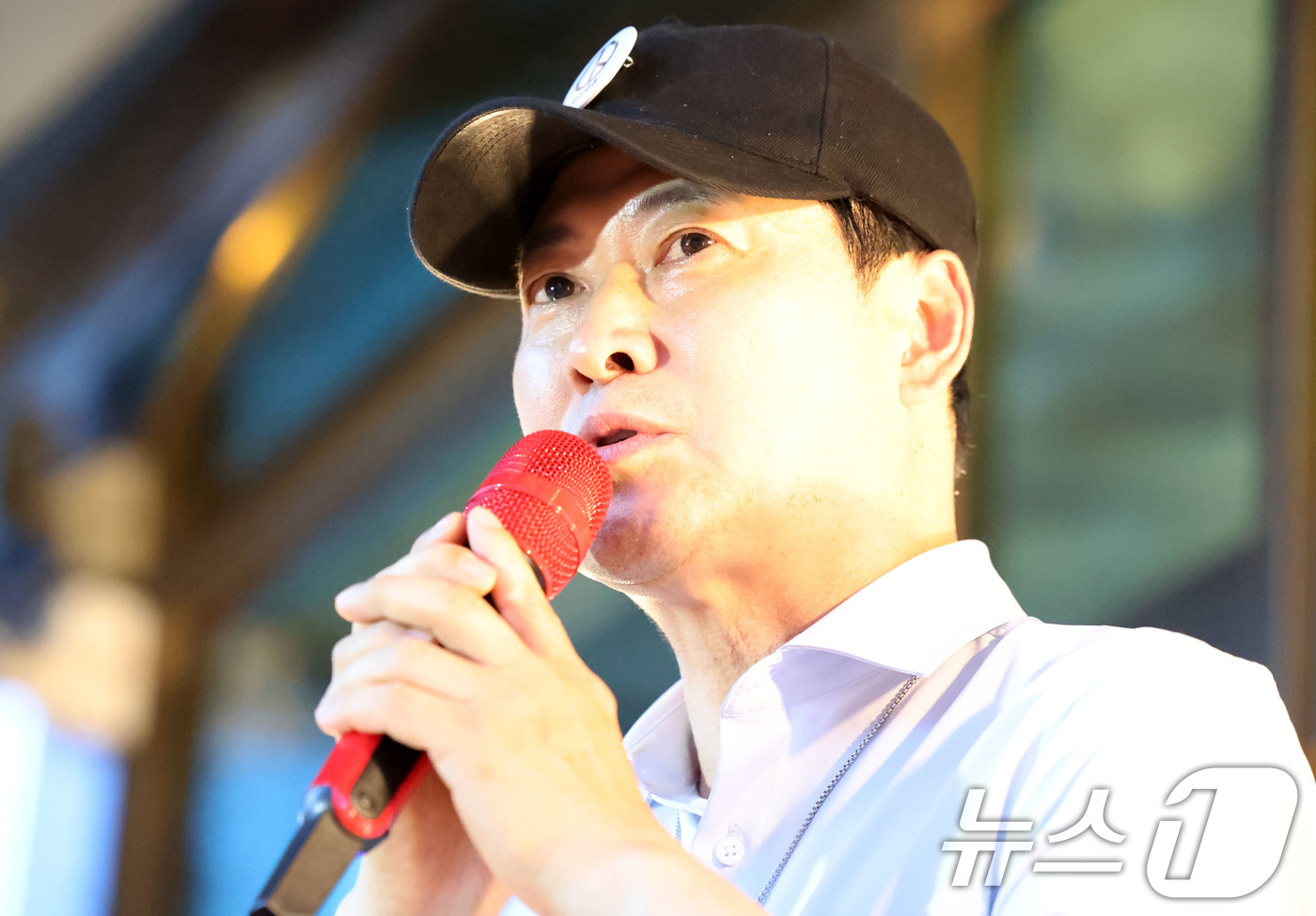 (광주=뉴스1) 이승현 기자 = 장동혁 국민의힘 대표가 15일 전남광주통합특별시 서구 치평동 전남광주선거관리위원회에서 열린 선관위 해체와 재선거를 요구하는 광주시민청년학생모임이 주 …