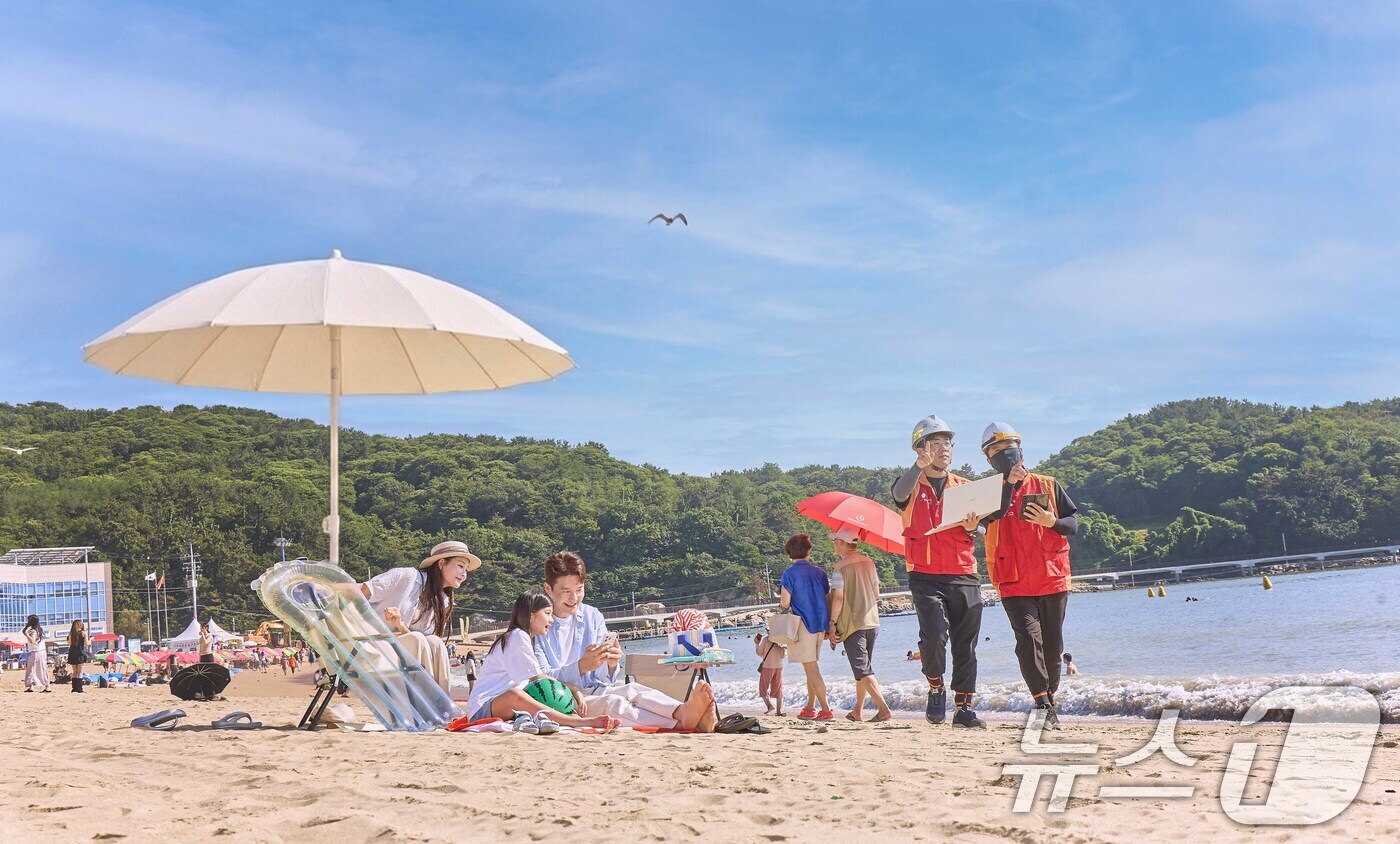 (서울=뉴스1) = SK텔레콤은 AI 기반 네트워크 운영·관제 기술을 활용한 ‘하계 휴가철 특별 소통 대책’을 수립하고, 오는 20일부터 8월 31일까지 특별 소통 상황실을 마련해 …