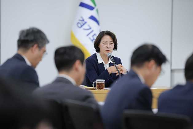 추미애, 중단했던 업무보고 재개…'장밋빛 보고' 대신 성과·한계 점검