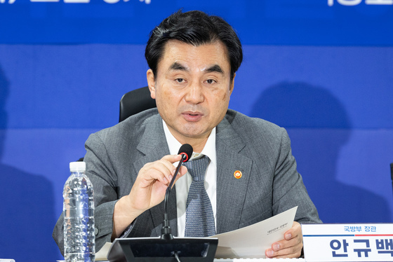 '안규백 병역 의혹' 제기 김영수 소장, 고발인 조사 출석