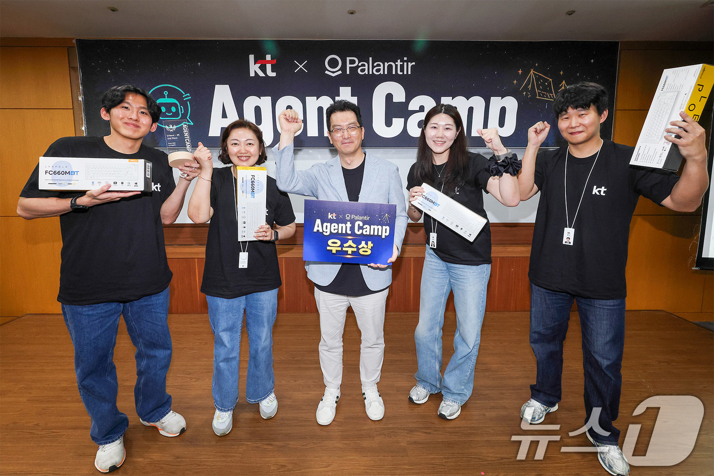 (서울=뉴스1) = KT가 글로벌 AI 기업 팔란티어와 함께 지난 13~15일 사내 임직원 대상 AI 해커톤 행사 ‘에이전트 캠프'를 열고 현업 문제를 직접 해결하는 AI 에이전트 …
