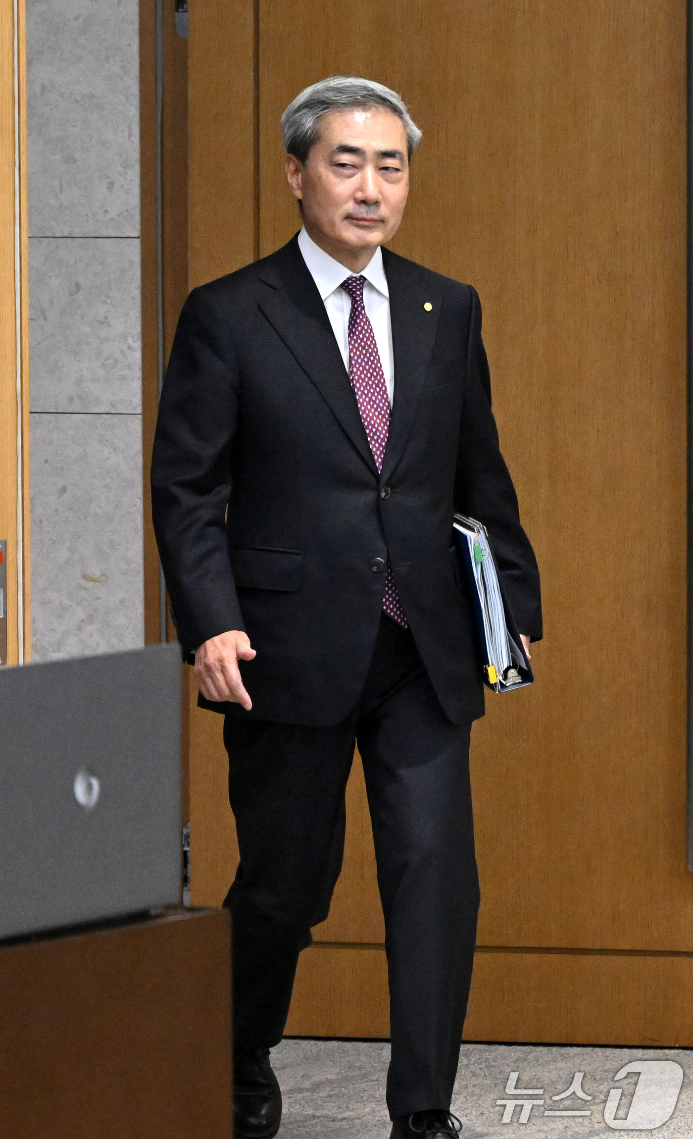 (서울=뉴스1) 사진공동취재단 = 신현송 한국은행 총재가 16일 오전 서울 중구 한국은행에서 열린 금융통화위원회 본회의에 참석하고 있다. 2026.7.16/뉴스1