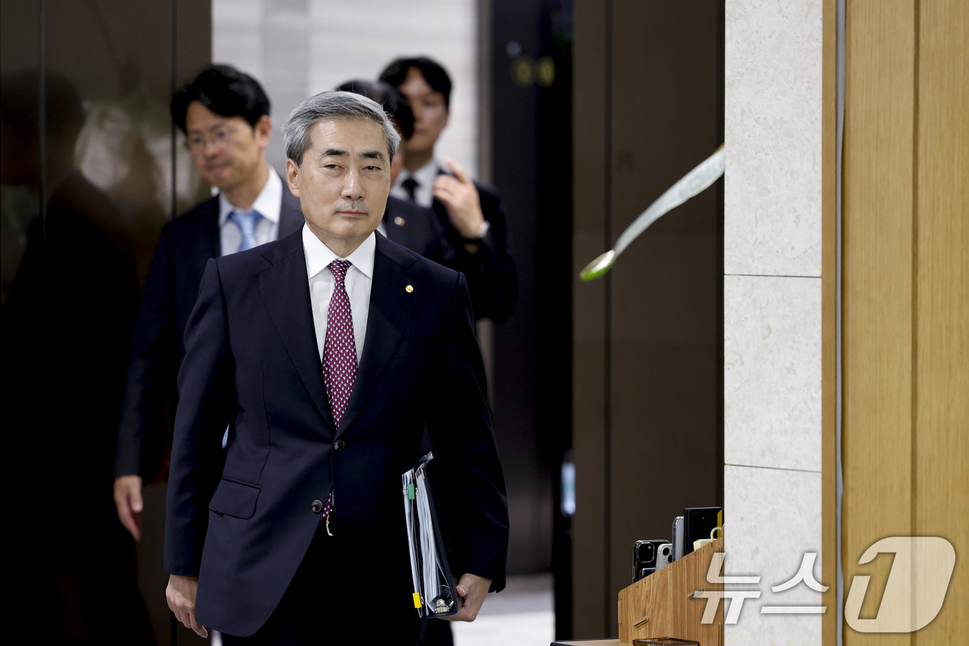 (서울=뉴스1) 사진공동취재단 = 신현송 한국은행 총재가 16일 오전 서울 중구 한국은행에서 열린 금융통화위원회 본회의에 참석하고 있다.  2026.7.16/뉴스1