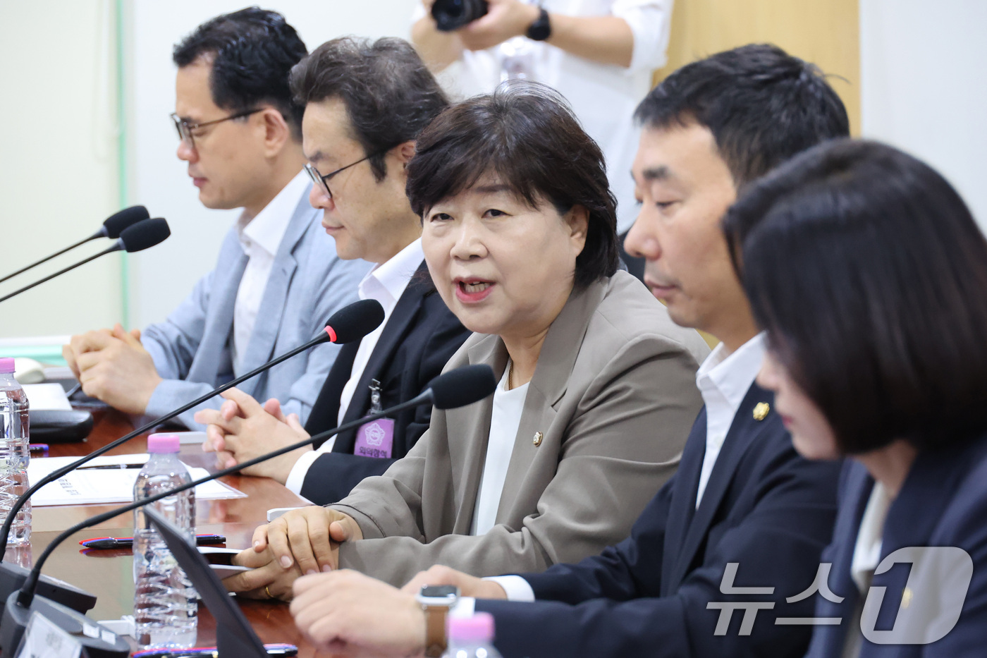 (서울=뉴스1) 신웅수 기자 = 서영교 법제사법위원장이 16일 서울 여의도 국회 의원회관에서 열린 검사 권력 오남용 사례로 본 형사소송법 개정 토론회에서 발언하고 있다. 2026. …