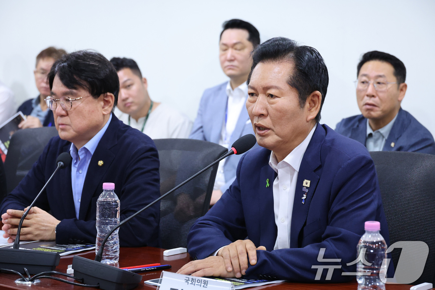 (서울=뉴스1) 신웅수 기자 = 더불어민주당 당권 주자인 정청래 의원이 16일 서울 여의도 국회 의원회관에서 열린 검사 권력 오남용 사례로 본 형사소송법 개정 토론회에서 발언하고 …