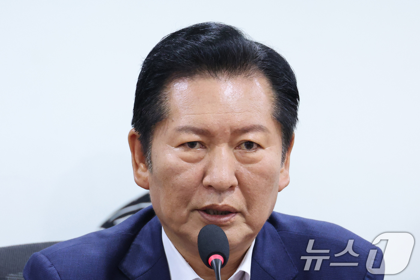 (서울=뉴스1) 신웅수 기자 = 더불어민주당 당권 주자인 정청래 의원이 16일 서울 여의도 국회 의원회관에서 열린 검사 권력 오남용 사례로 본 형사소송법 개정 토론회에서 발언하고 …