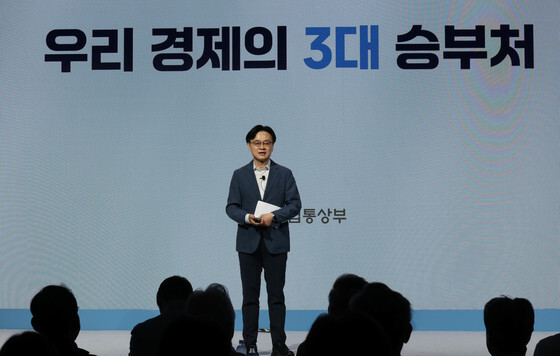 산업장관 "반도체 이익 나눌 여유 없어…투자에 쏟아야"