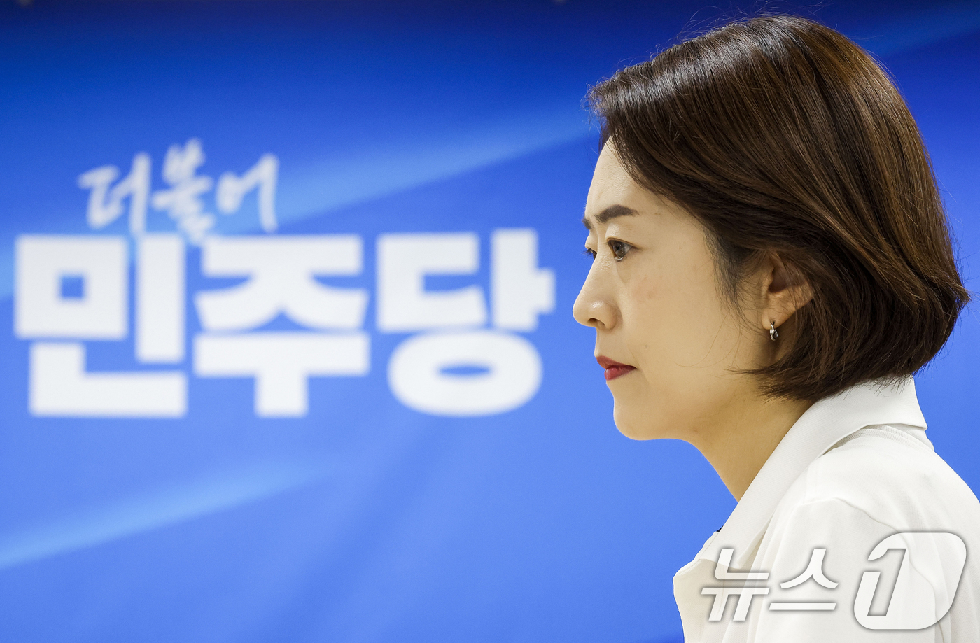 (서울=뉴스1) 안은나 기자 = 고민정 더불어민주당 의원이 16일 오전 서울 여의도 민주당사에서 8·17 전당대회 당대표 후보자 등록을 하고 있다. (공동취재) 2026.7.16/ …
