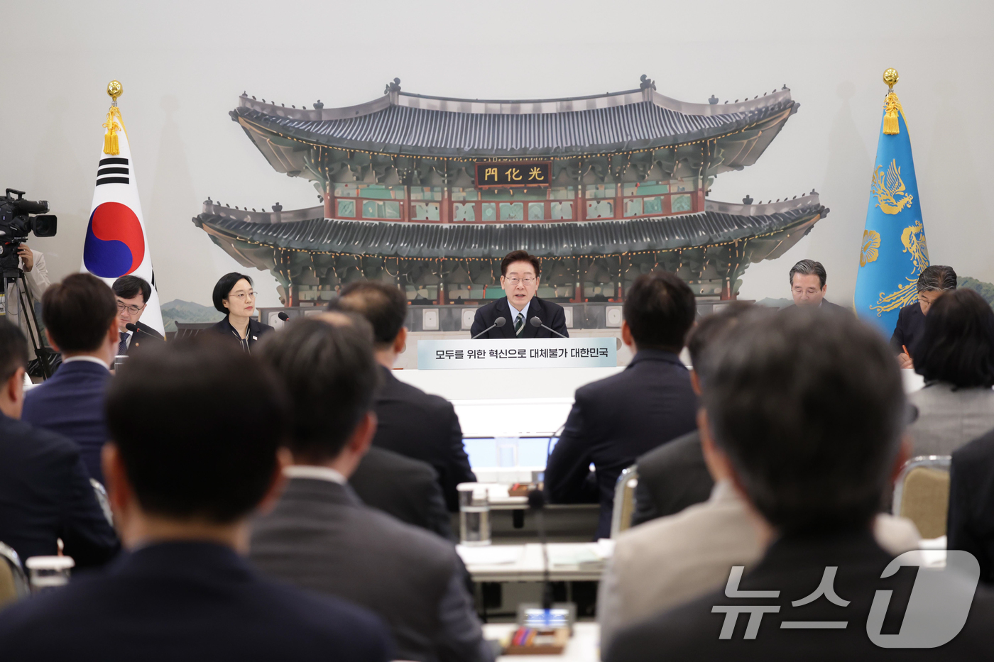 (서울=뉴스1) 허경 기자 = 이재명 대통령이 16일 청와대 영빈관에서 열린 과학기술정보통신부, 방송미디어통신위원회, 개인정보보호위원회 2차 업무보고에서 발언하고 있다. (청와대통 …