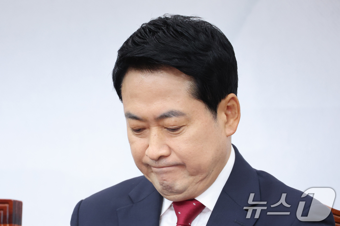 (서울=뉴스1) 신웅수 기자 = 장동혁 국민의힘 대표가 16일 서울 여의도 국회에서 열린 최고위원회의에서 생각에 잠겨 있다. 2026.7.16/뉴스1