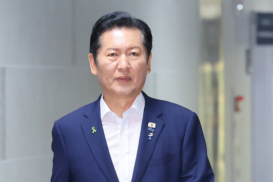경찰, 정청래 차량 발길질해 파손한 용의자 추적…재물손괴 혐의