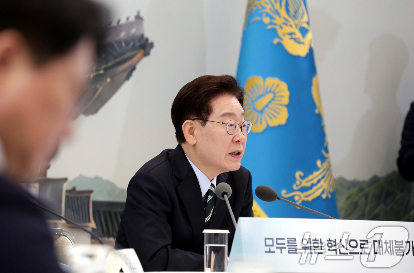 (서울=뉴스1) 허경 기자 = 이재명 대통령이 16일 청와대 영빈관에서 열린 과학기술정보통신부, 방송미디어통신위원회, 개인정보보호위원회 2차 업무보고에서 발언하고 있다. (청와대통 …