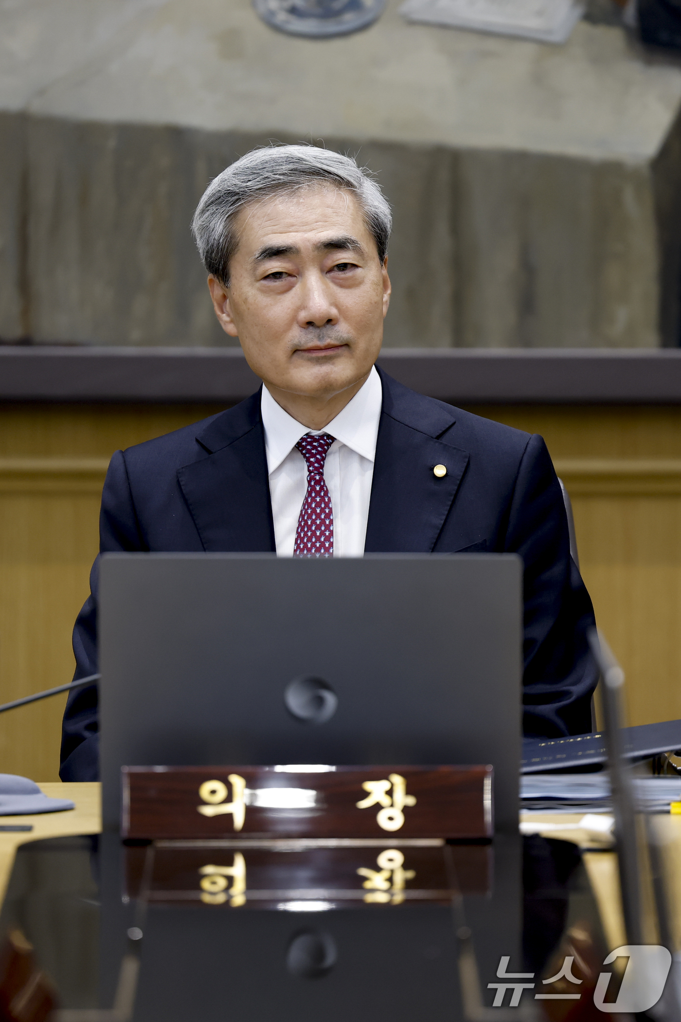 (서울=뉴스1) 사진공동취재단 = 신현송 한국은행 총재가 16일 오전 서울 중구 한국은행에서 열린 금융통화위원회 본회의에 참석해 있다.이날 금통위는 기준금리를 연 2.50%에서 2 …