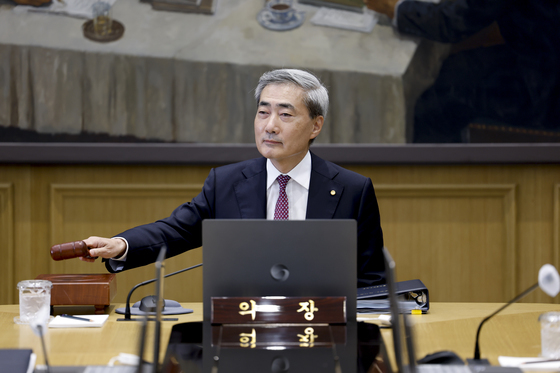 [속보] 신현송 "물가 목표 안정적 수렴 확신 들 때까지 대응"