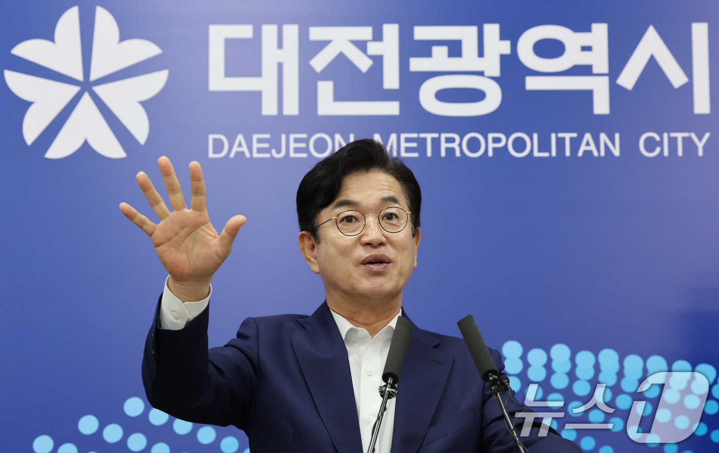 (대전=뉴스1) 김기태 기자 = 허태정 대전시장이 16일 대전시청에서 자운대 국군사관학교 창설 관련 기자회견을 하고 있다. 안규백 국방부 장관은 이날 육·해·공군 사관학교를 통합해 …