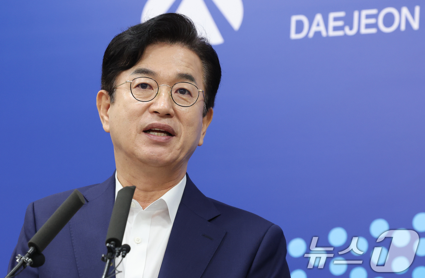 (대전=뉴스1) 김기태 기자 = 허태정 대전시장이 16일 대전시청에서 자운대 국군사관학교 창설 관련 기자회견을 하고 있다. 안규백 국방부 장관은 이날 육·해·공군 사관학교를 통합해 …