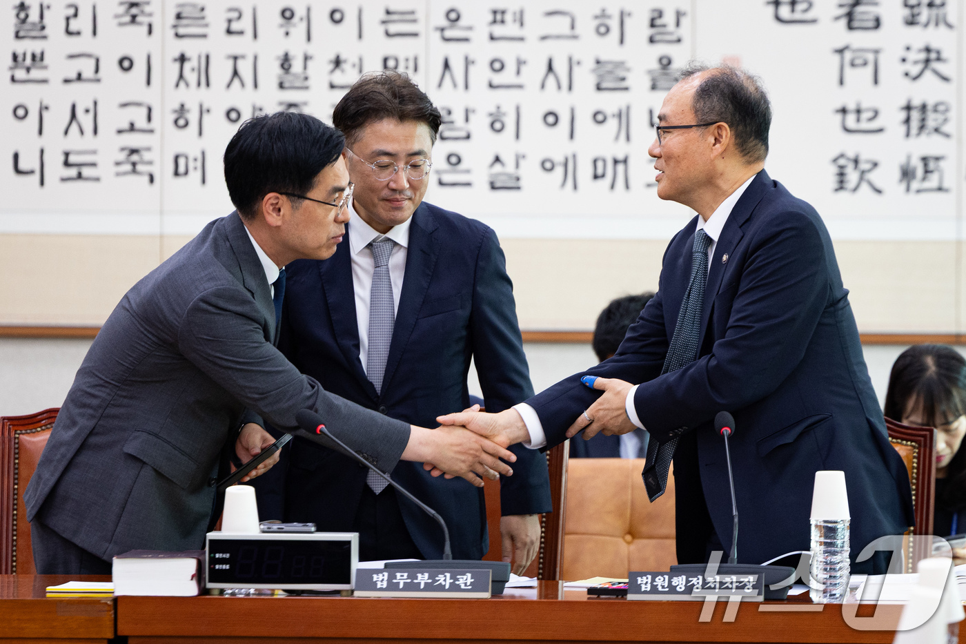 (서울=뉴스1) 유승관 기자 = 김민재 행정안전부 차관과 기우종 법원행정처 차장이 16일 서울 여의도 국회에서 열린 제437회 국회(임시회) 법제사법위원회 제4차 법안심사제1소위원 …