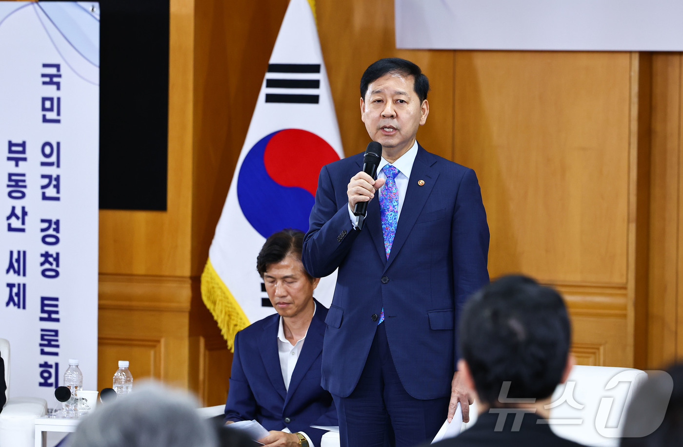 (서울=뉴스1) 김도우 기자 = 구윤철 경제부총리 겸 재정경제부 장관이 16일 서울 중구 은행회관에서 열린 '부동산 세제 국민 의견 경청 토론회'에서 모두발언하고 있다. (공동취재 …