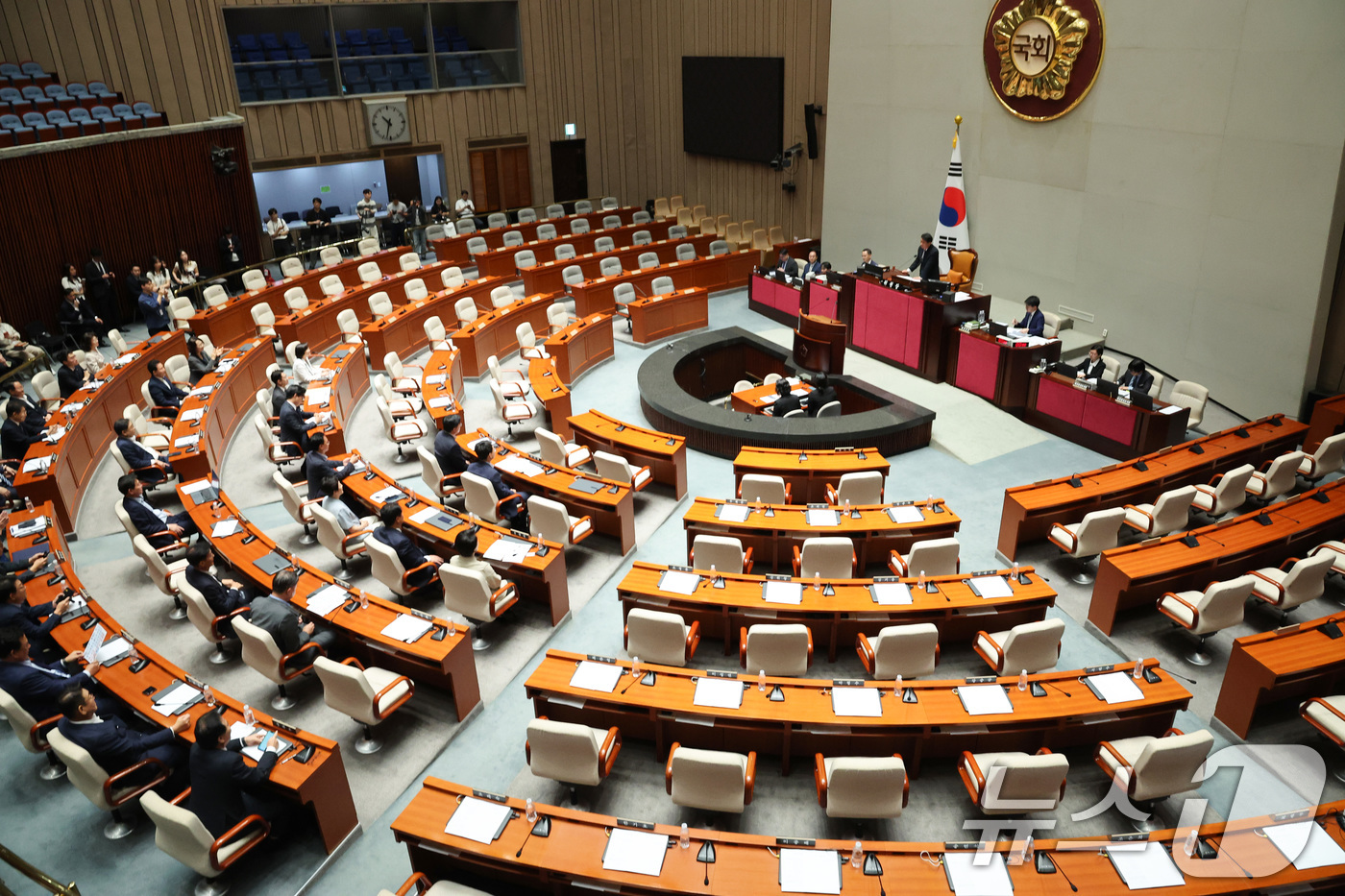 (서울=뉴스1) 신웅수 기자 = 16일 서울 여의도 국회에서 열린 예산결산특별위원회 전체회의에서 국민의힘 의원들의 자리가 비어 있다. 2026.7.16/뉴스1