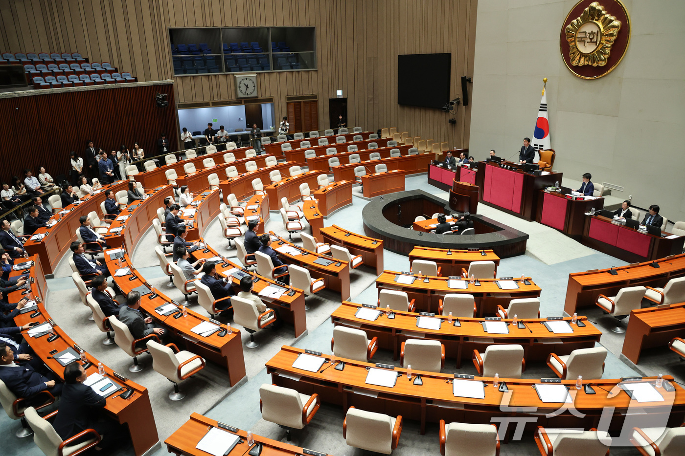 (서울=뉴스1) 신웅수 기자 = 16일 서울 여의도 국회에서 열린 예산결산특별위원회 전체회의에서 국민의힘 의원들의 자리가 비어 있다. 2026.7.16/뉴스1